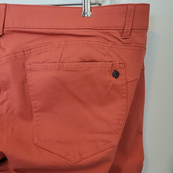 Democracy Jeans Women's Ab Solution Twill Shorts Cuffed Salmon Orange NWT 24W - Picture 5 of 6